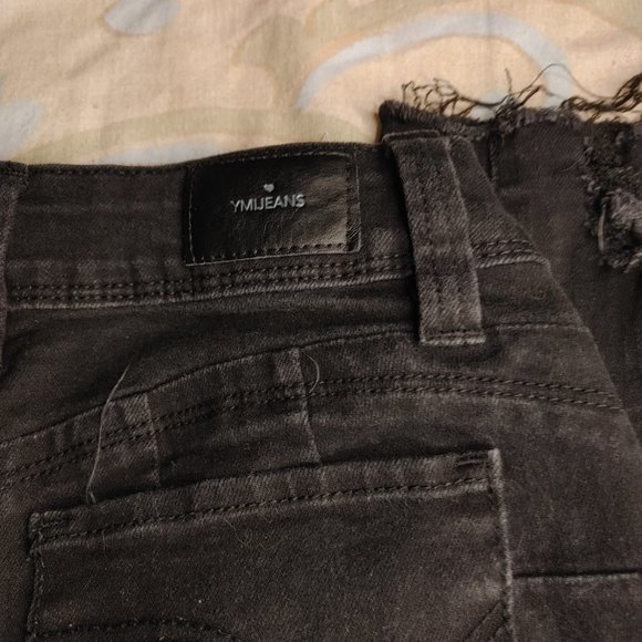 2/$40 YMI Wanna Betta Butt Jeans - Picture 2 of 8